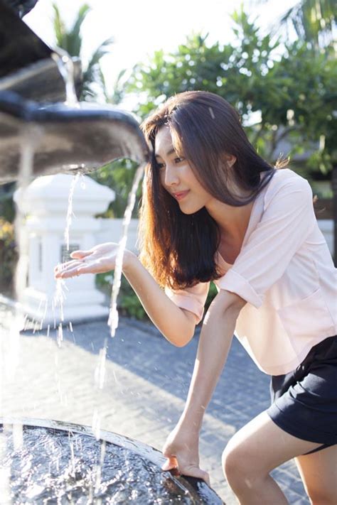 Hot Sexy Helly Tong Bikini Pics