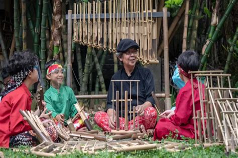 Mengenal Angklung Alat Musik Tradisional Khas Jawa Barat Yang Mendunia