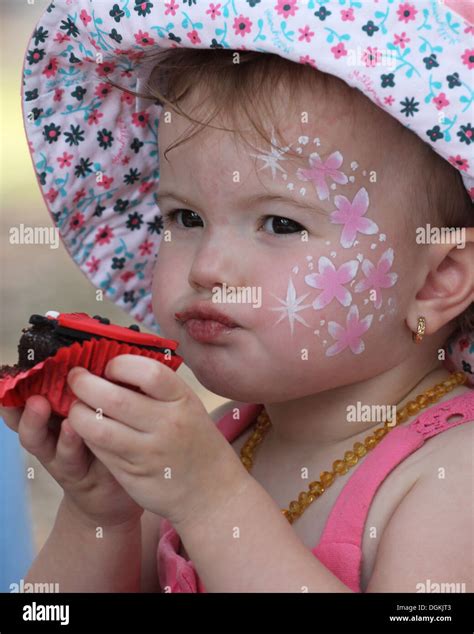 Child eating cupcake hi-res stock photography and images - Alamy