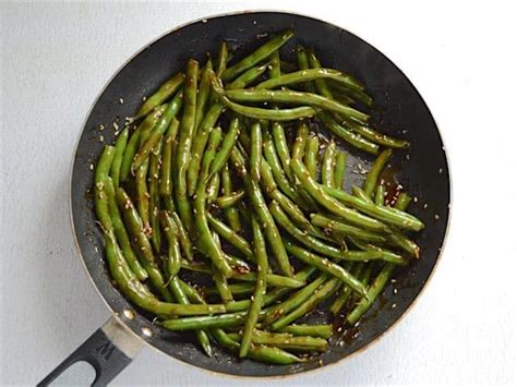 Saumon glacé au sésame et haricots verts