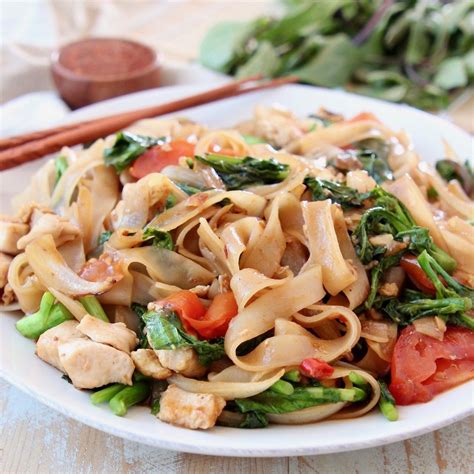 Learn How To Make The Best Drunken Noodles With Chicken This Homemade