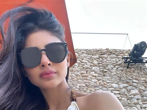 Latest Insta Pics Of Mouni Roy