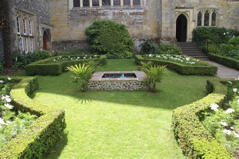 Old English Courtyard Stock Photos Royalty Free Old English Courtyard