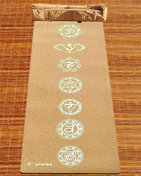 Tapis de yoga antidérapant tri plis liège 7 chakras impression Or