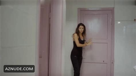 BEREN SAAT Nude AZNude