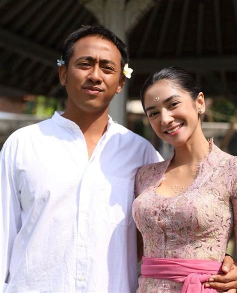 Rayakan Anniv Ke Ini Potret Fanny Ghassani Suara Hari Istri Dan