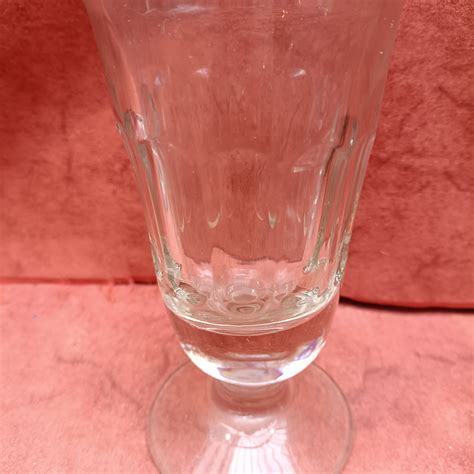 2 verres de bistrot anciens en verre épais facetté Début de Série