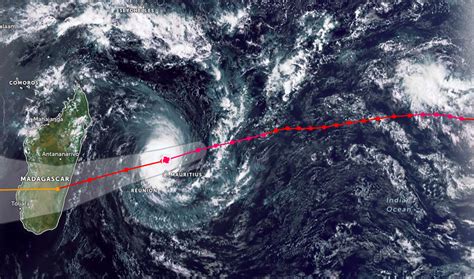 Le Cyclone Tropical Freddy Qui Menace Les Mascareignes Ile Maurice