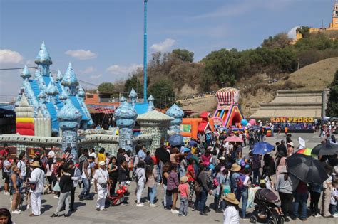 La Ni Ez Cholulteca Festej Su D A Con Alegr A Junto A Paola Angon Y