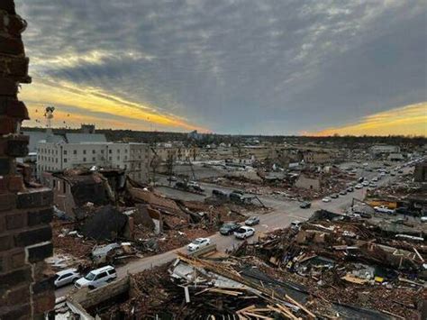 Eye-Opening Photos Of Mayfield Tornado Aftermath - The Bored Room - The ...