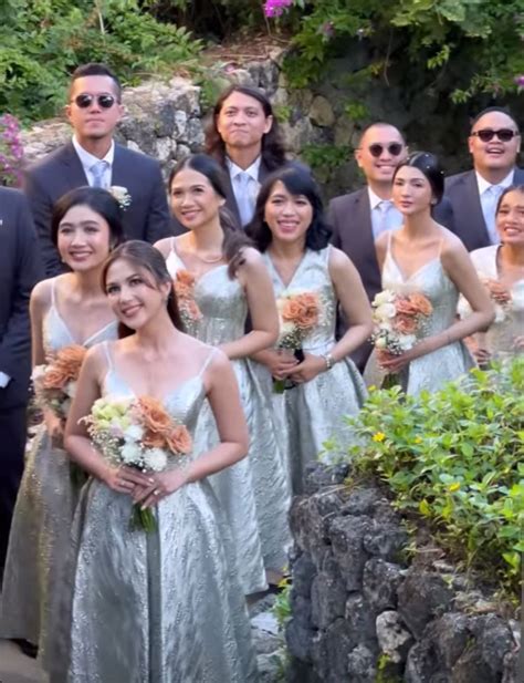 9 Potret Bridesmaid Di Resepsi Enzy Storia Febby Nangis