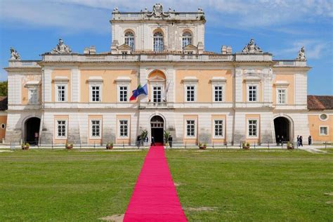 Reggia Di Carditello Restaurate Undici Sale E Il Tempietto Campania