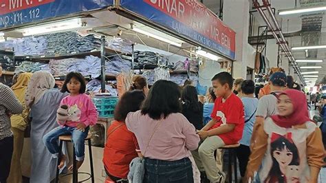 Toko Seragam Sekolah Di Medan Mulai Diburu Jelang Tahun Ajaran Baru