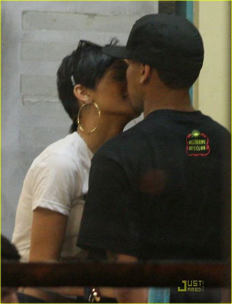 Rihanna & Chris Brown's KFC Kiss: Photo 1118891 | Photos | Just Jared ...