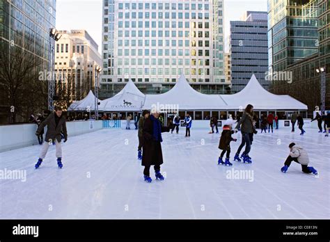 Ice Skating Rink At Canary Wharf Docklands London England Uk Stock