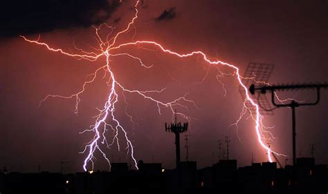 Meteorología Lluvias con tormentas eléctricas moderadas a fuertes