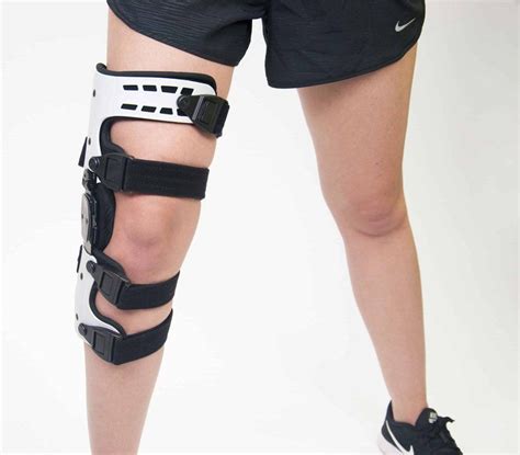 EZOA Brace The ezOA is a universal OA brace that allows for a varus or ...