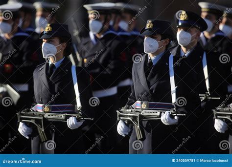 Las Fuerzas Armadas Italianas Participan En La Ceremonia De Juramento