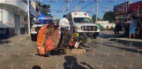 Iba Distra Do Con El Celular Y Causa Accidente En La Colonia Morelos