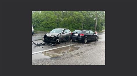 Incidente A Fiorentino Illesi I Conducenti Danni Ingenti Alle Auto