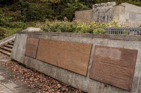 Wwiini Polish Memorial Berlin 02 WartimeNI