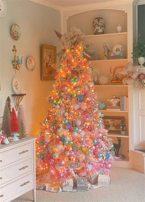 You Can Create A Perfect Pastel Christmas Decorating Theme Following