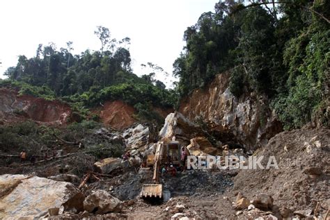 Tambang Emas Ilegal Di Sumbar Longsor 8 Meninggal Republika Online