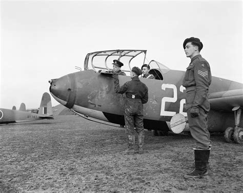 Glider Pilot Regiment Off To War In A Plywood Box