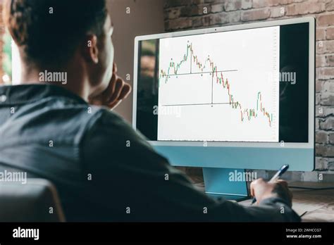 financial analyst  analytics  res stock photography  images
