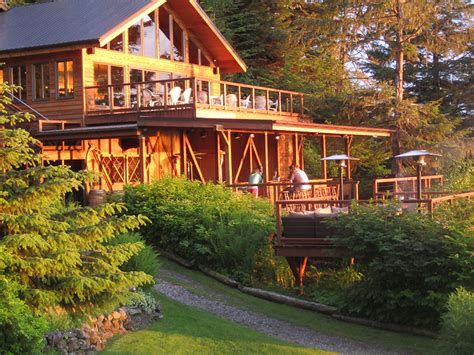 What makes Talon Lodge a luxury fishing lodge?