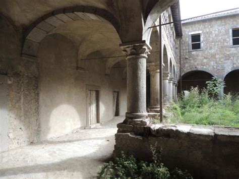 In Vendita Palazzo Tuscania Da Ristrutturare Piano Terra