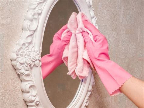 How To Clean Mirror Properly