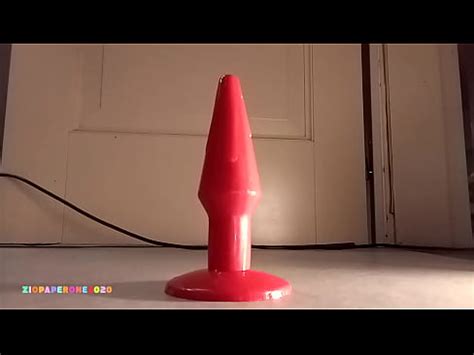 ziopaperone2020 Víctima de un impulso anal coloco el tapón en el piso y le doy el culo