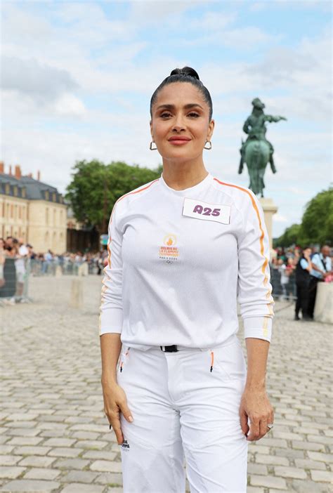 Photo Salma Hayek Porteuse De La Flamme Olympique Des Jeux Olympiques