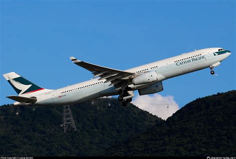 B Lar Cathay Pacific Airbus A Photo By Leung Gordon Id