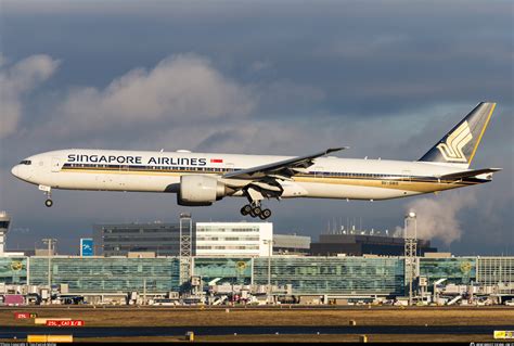 V Sws Singapore Airlines Boeing Er Photo By Tim Patrick M Ller