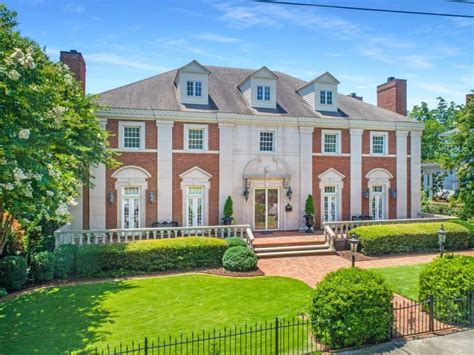 Impressive Mansion In Huntsville’s Historic Twickenham District