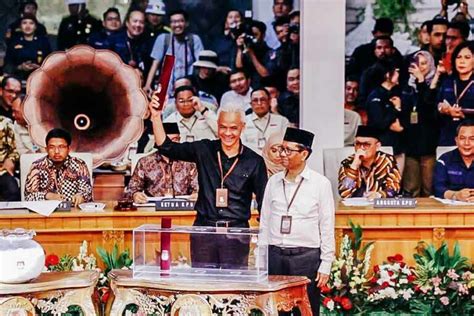 Ganjar Pranowo Ajak Masyarakat Kembalikan Arah Reformasi Pilar Id