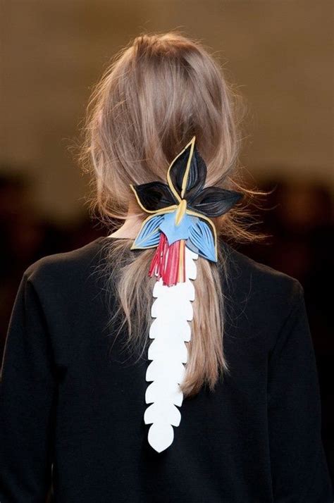 Заколка из кожи | Leather hair accessories, Hair accessories, Fendi