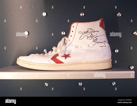 Julius erving converse hi-res stock photography and images - Alamy