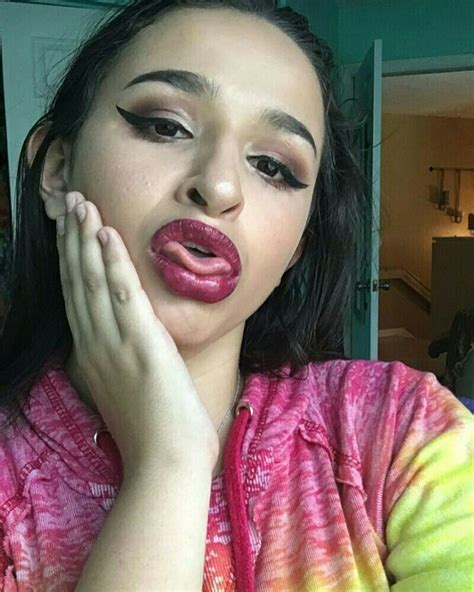 Jazz Jennings Says She S Doing Great As She Shares Photo After