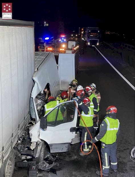 Accidente Brutal En Almassora Muere El Conductor De Una Furgoneta Al