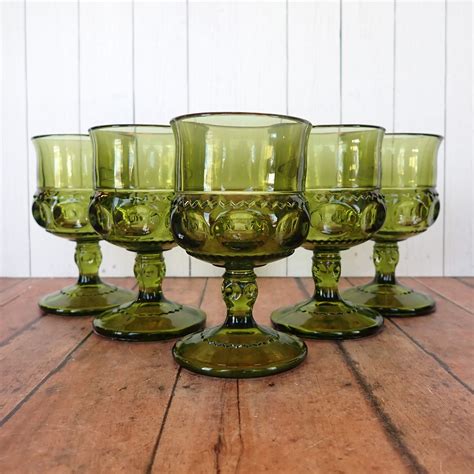 Vintage Indiana Colony Avocado Green Kings Crown 4 Wine Glass Set Of 5