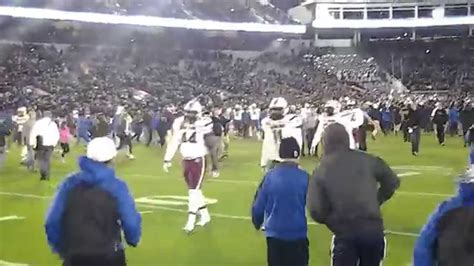 Kentucky Football Fans Rush Field After Win Over South Carolina Youtube