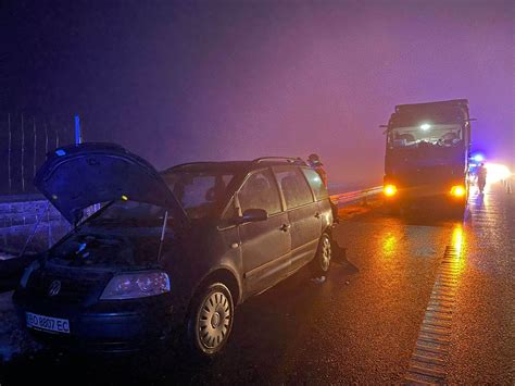 Wypadek Na Autostradzie A Pod Tarnowem Dwie Osoby Trafi Y Do Szpitala