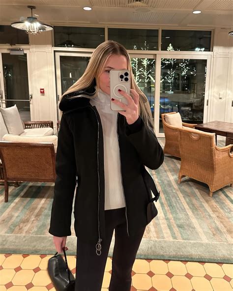 These Are the Outfits I Wore for a 26-Hour Trip to Aspen | Who What Wear