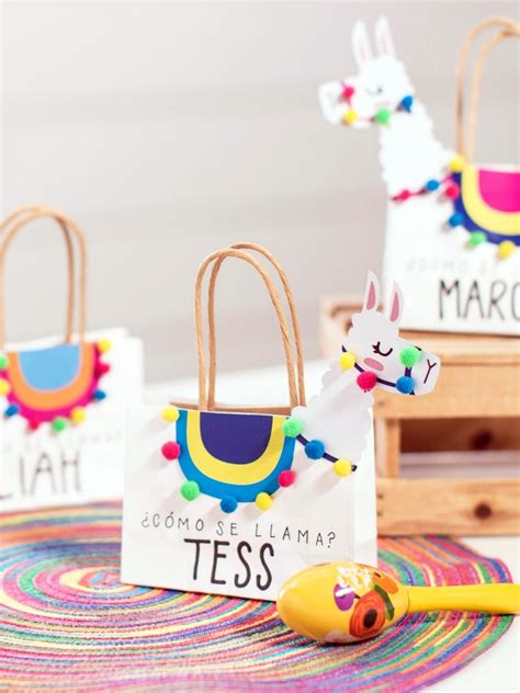 Diy Llama Party Favor Bags With Template Party Favor Bags Diy Diy