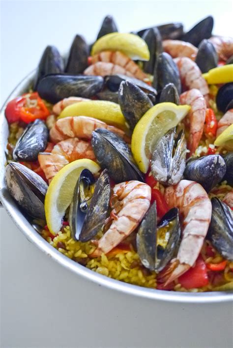 Perfect Paella Recipe From British Chef Gordon Ramsay Live Mussels