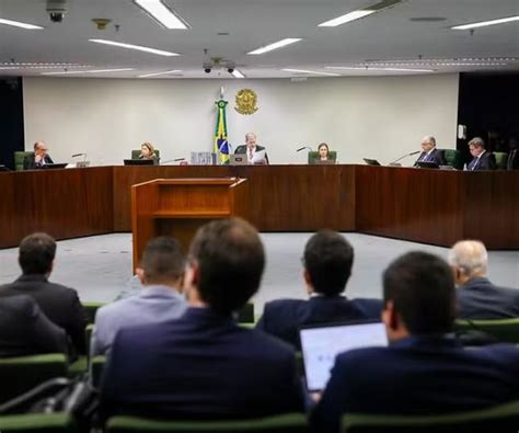 Notícias STF considera ilegal prisão de ex presidente de banco alvo