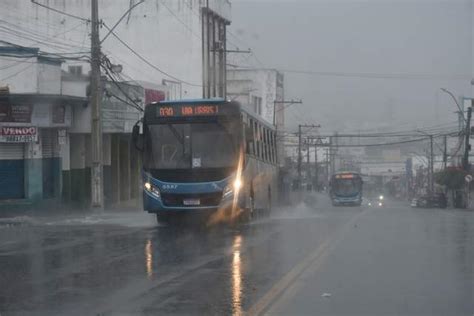 Tempo na Cidade Vitória da Conquista regista tempestade e sol ao